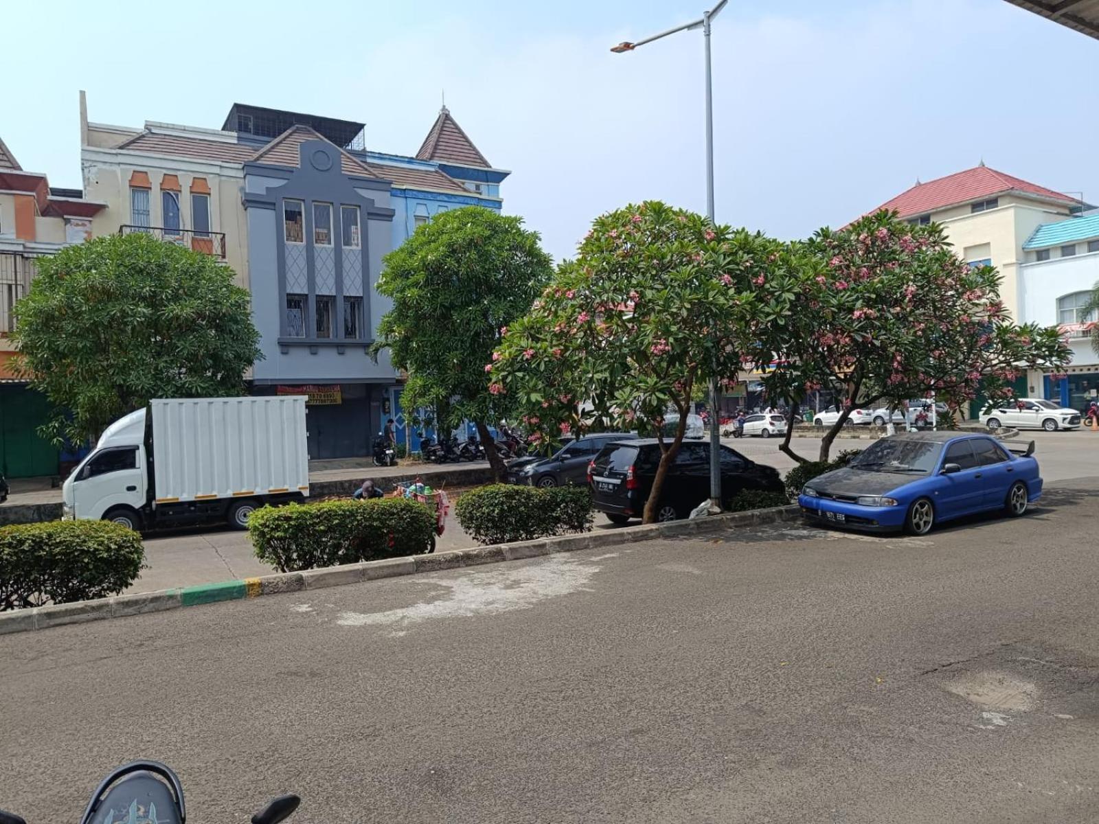 Hotel Ratana Cengkareng Syariah Yakarta Exterior foto